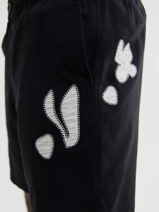 Wax Kurt Abstract Applique Short in Black/Beige