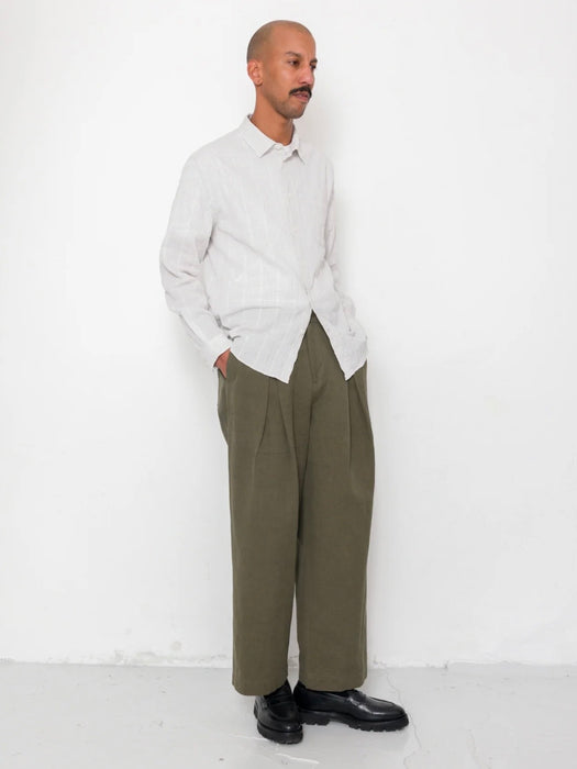 Folk Men Easy Fit Trousers in Dark Olive Slub