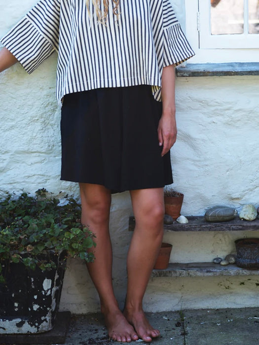 Kate Sheridan Pleat Play Shorts in Black Linen