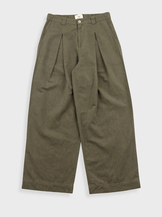 Folk Men Easy Fit Trousers in Dark Olive Slub