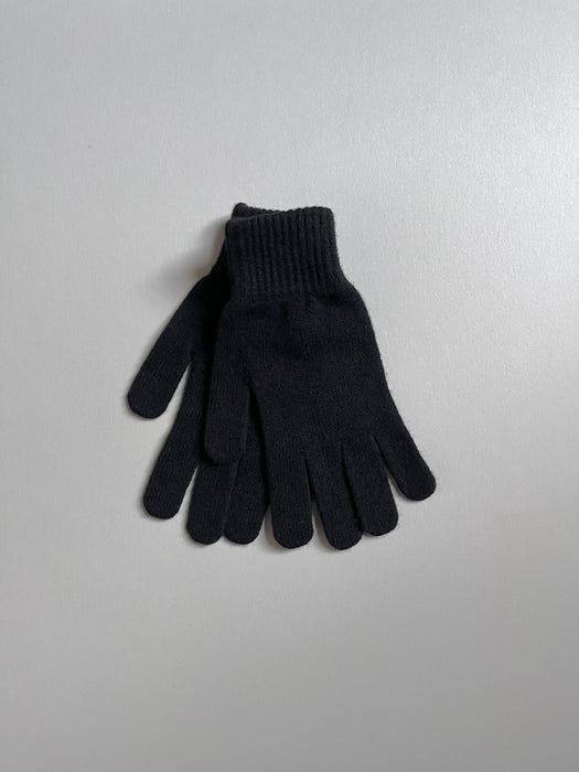 Array Burne Gloves in Black Jack