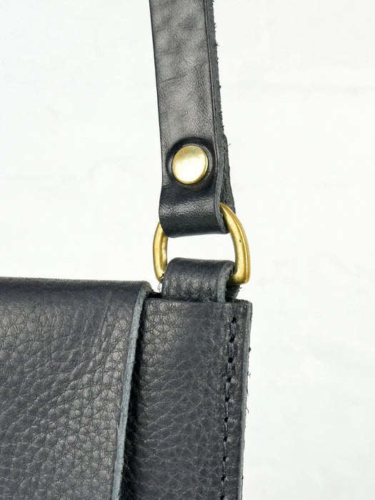 Village Leathers Flat Turnlock Bag in Black