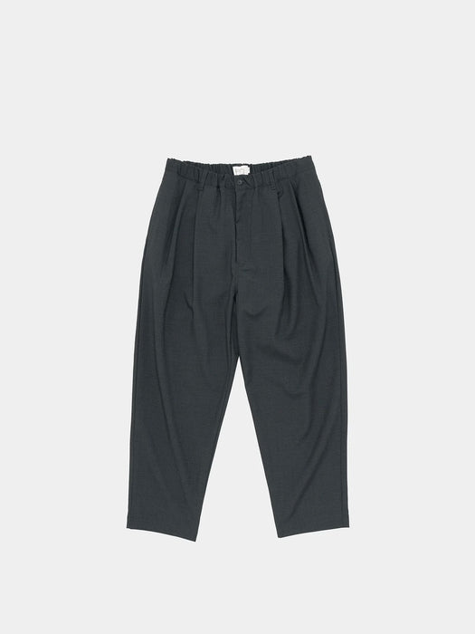 Still By Hand Relaxed Two-Tuck Pants in Charcoal