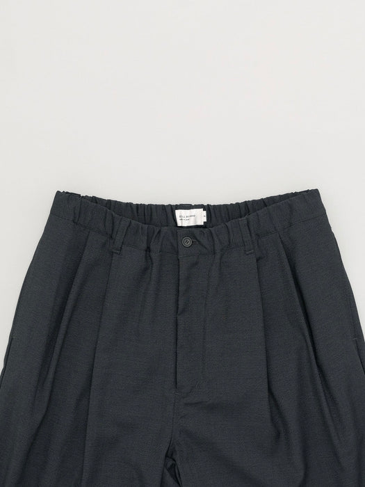 Still By Hand Relaxed Two-Tuck Pants in Charcoal