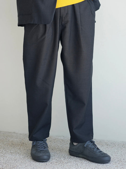 Still By Hand Relaxed Two-Tuck Pants in Charcoal