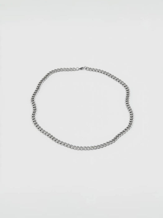 Triangle Mid Curb Chain in Silver