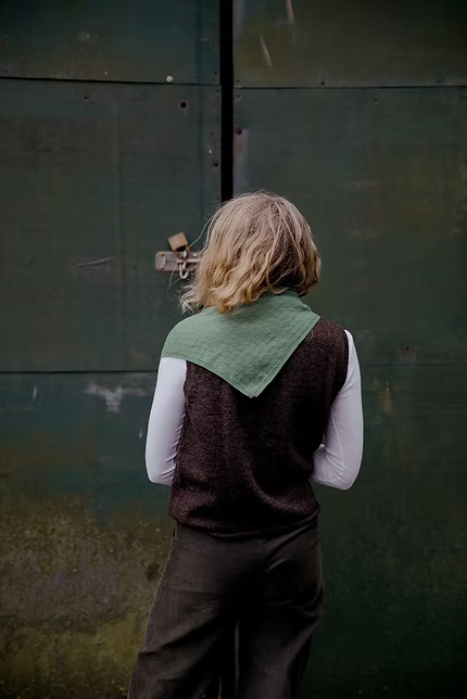 Carnwear Tuck Stitch Triangle Scarf in Pea Pod Green