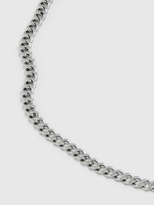 Triangle Mid Curb Chain in Silver
